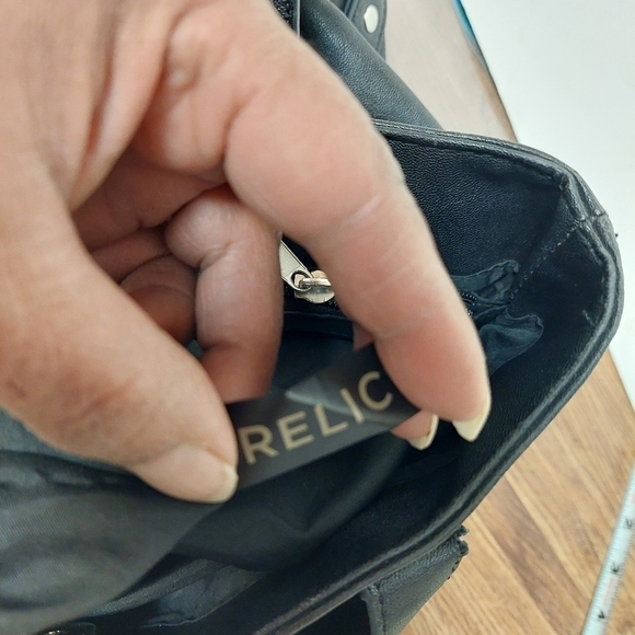 Relic Black Synthetic Double Front Pockets Tote Shoulder Bag - Picture 13 of 16